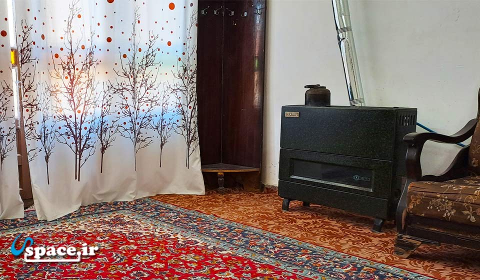 نمای داخلی اتاق ارغوان اقامتگاه بوم گردی خانه مادری - نجف آباد