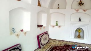 نمای داخلی اتاق نارگل اقامتگاه بوم گردی خانه مادری - نجف آباد